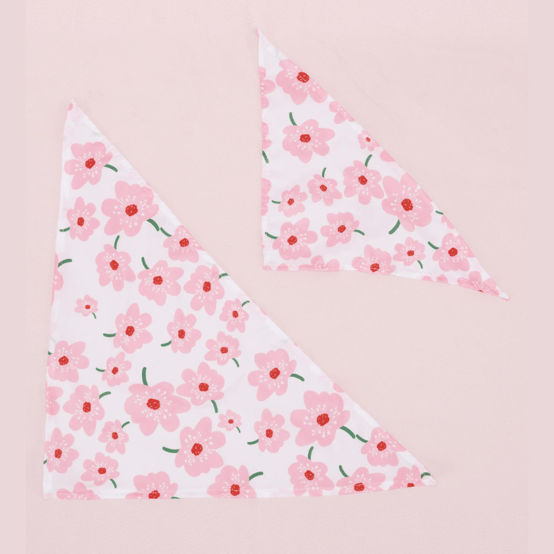 Pet Triangular Bib/Bandana – Scarf with Flowers Design for Dogs & Cats, Flowers